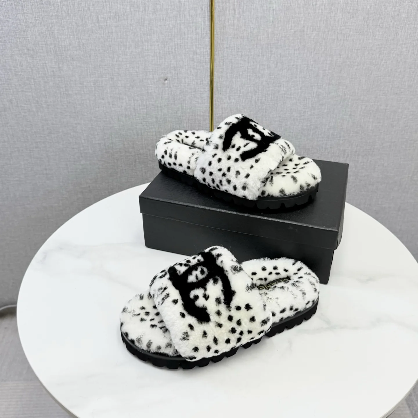 CHANEL Slides Wool Rubber White-Black EU35-39 B60202609110588 - Image 4