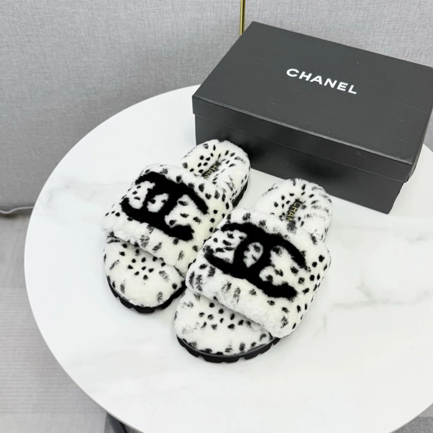 CHANEL Slides Wool Rubber White-Black EU35-39 B60202609110588 - Image 5