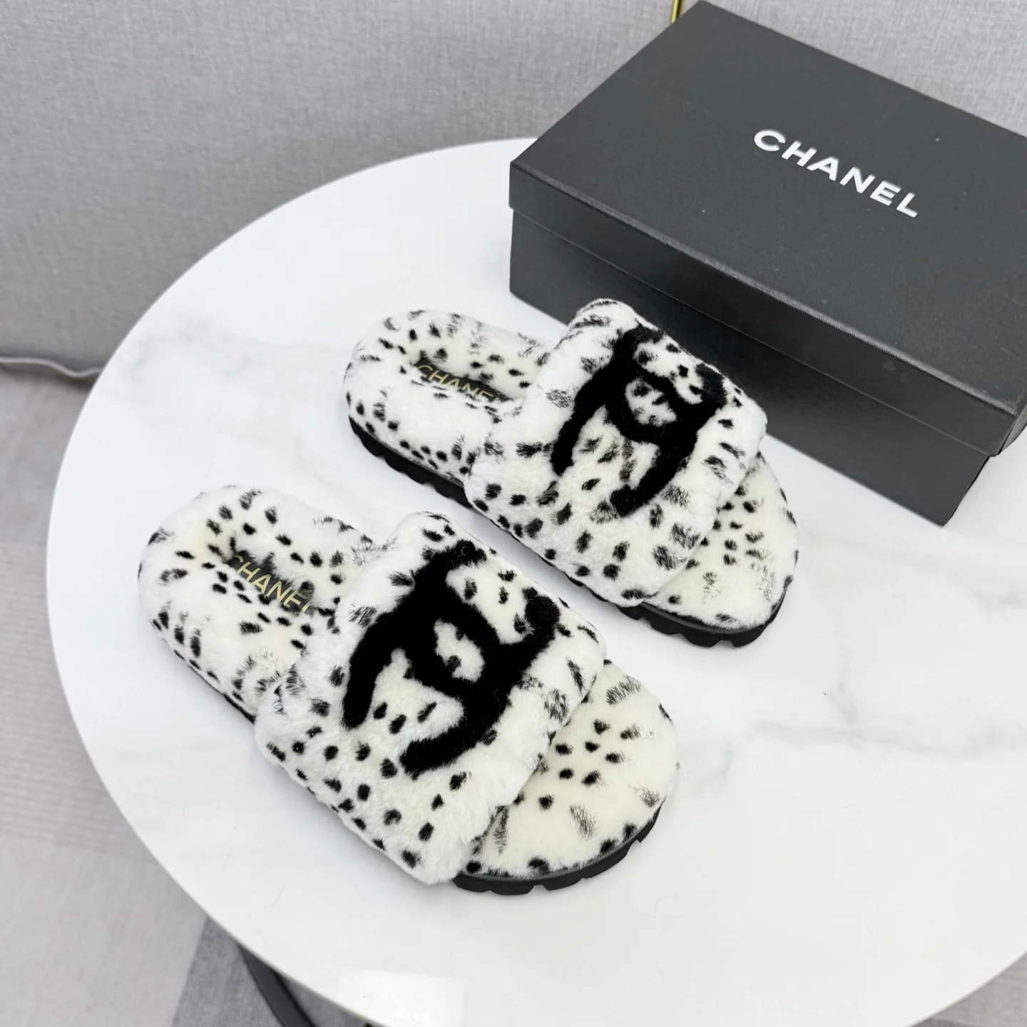CHANEL Slides Wool Rubber White-Black EU35-39 B60202609110588 - Image 6