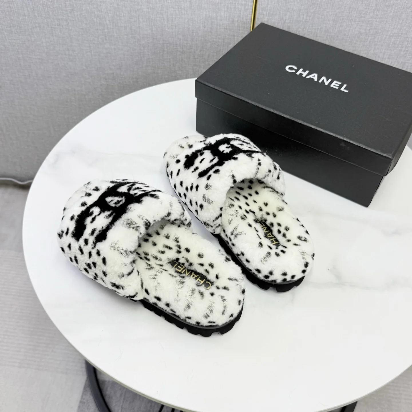 CHANEL Slides Wool Rubber White-Black EU35-39 B60202609110588 - Image 7