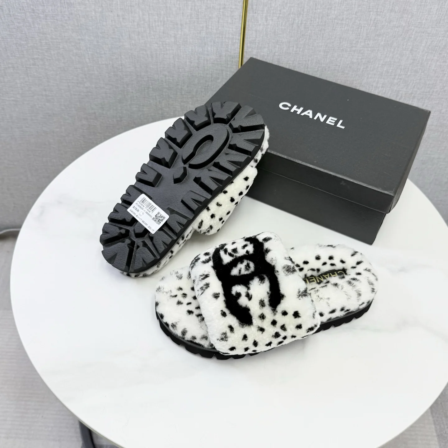 CHANEL Slides Wool Rubber White-Black EU35-39 B60202609110588 - Image 8