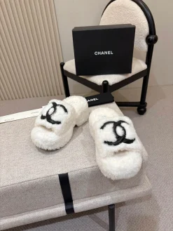 CHANEL Slides Wool Rubber White-Black EU35-40 B20202609110561