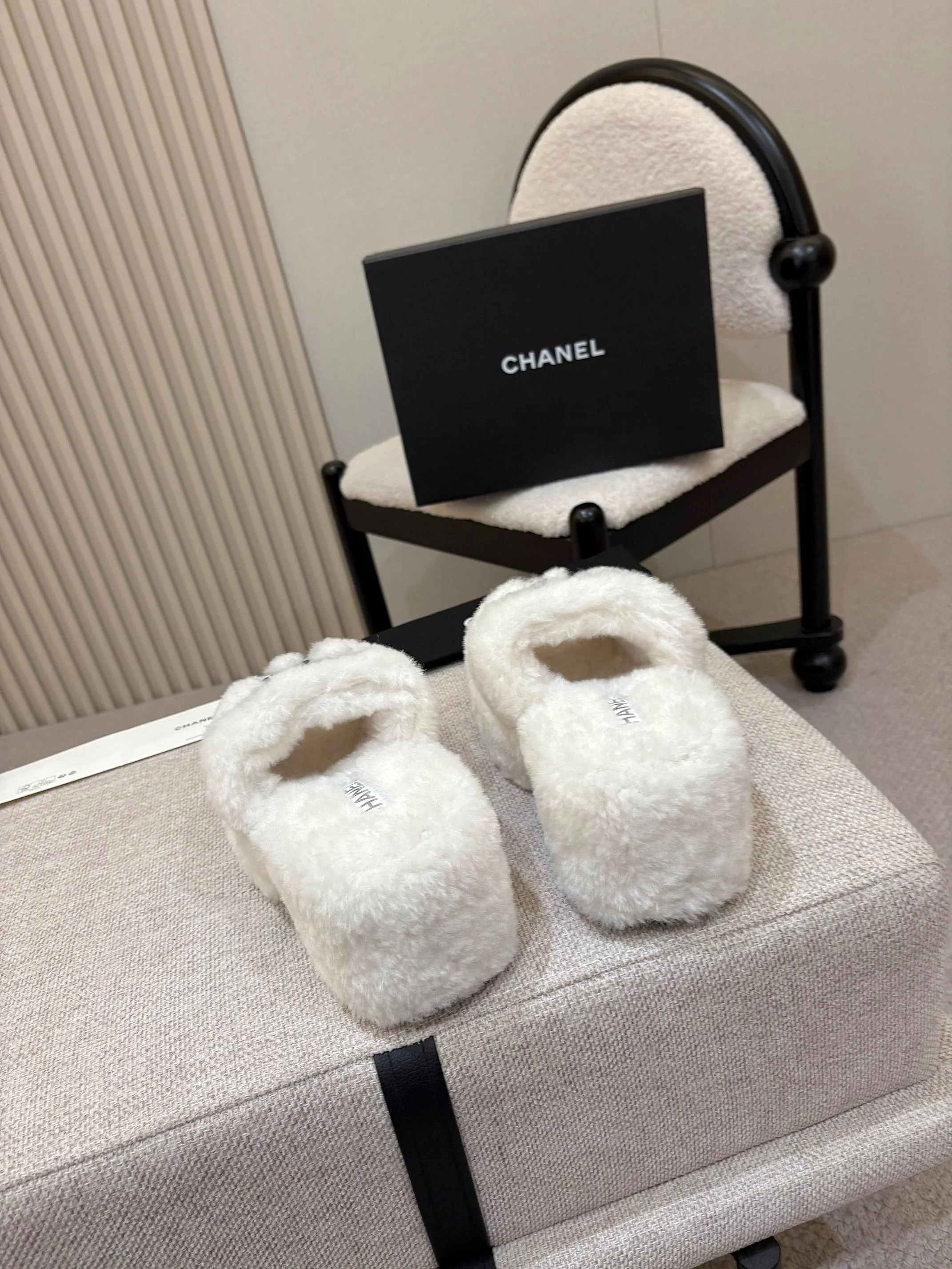 CHANEL Slides Wool Rubber White-Black EU35-40 B20202609110561 - Image 11