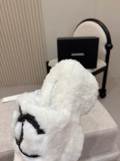 Alternative view of CHANEL Slides Wool Rubber White-Black EU35-40 B20202609110561