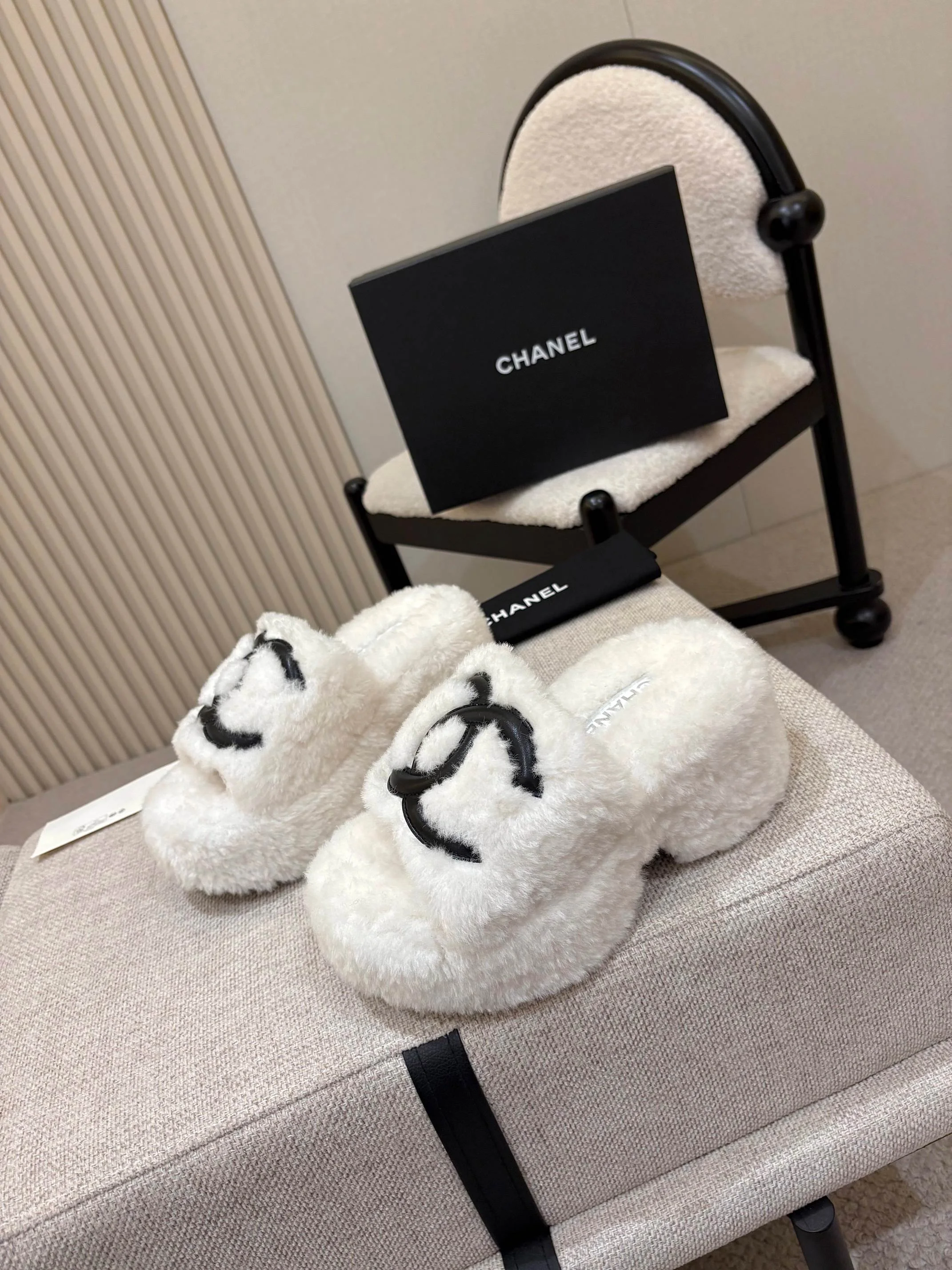 CHANEL Slides Wool Rubber White-Black EU35-40 B20202609110561 - Image 5