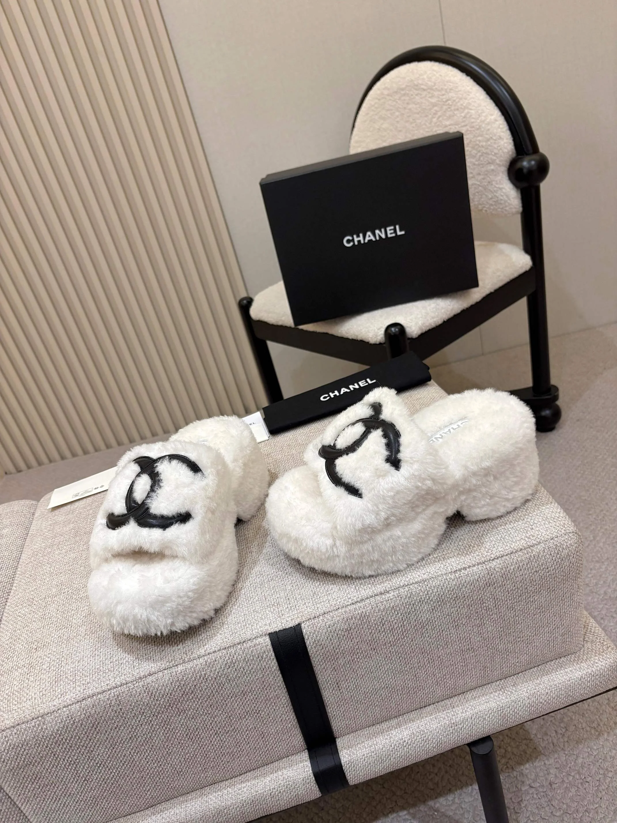 CHANEL Slides Wool Rubber White-Black EU35-40 B20202609110561 - Image 7