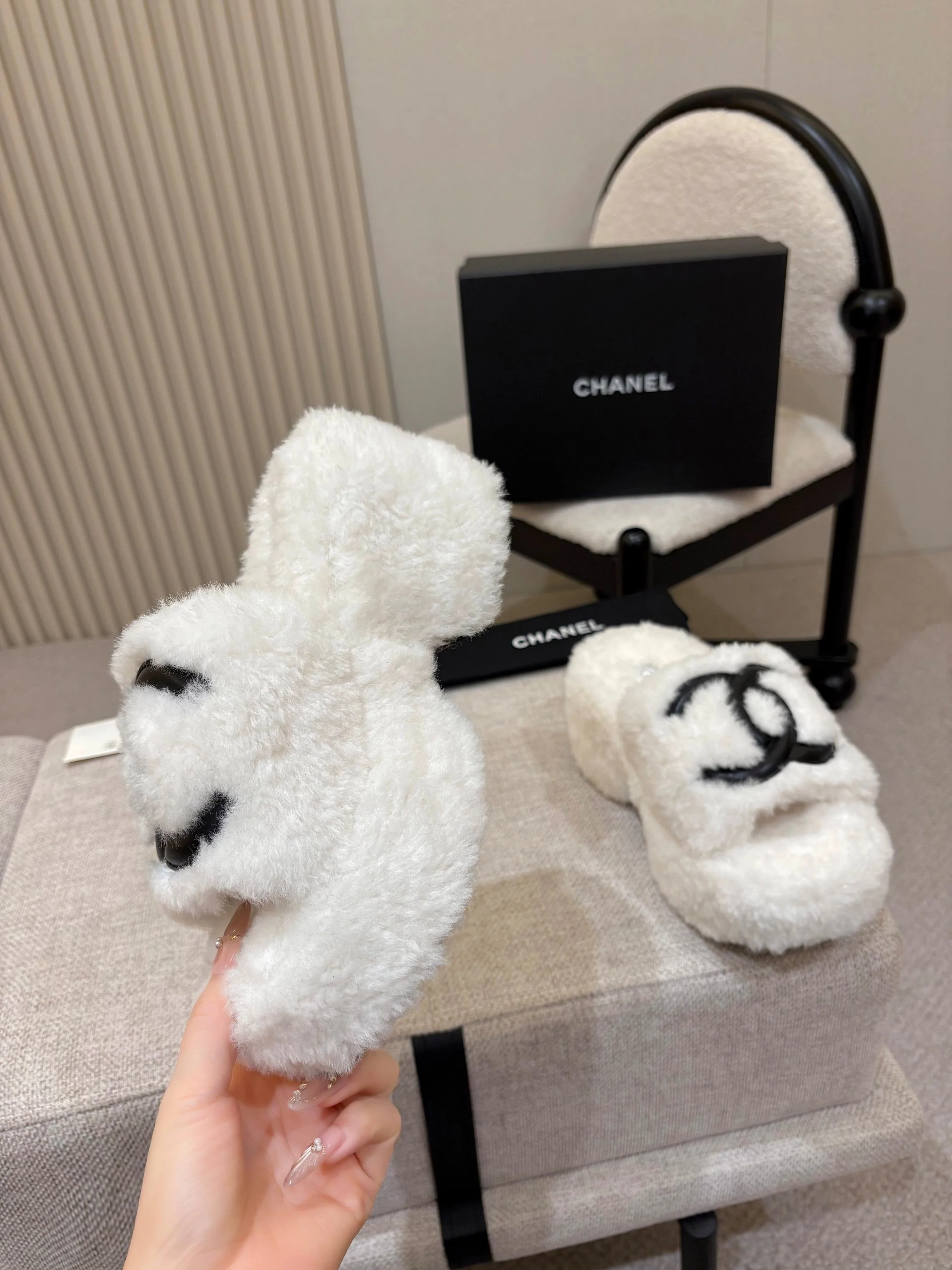 CHANEL Slides Wool Rubber White-Black EU35-40 B20202609110561 - Image 8