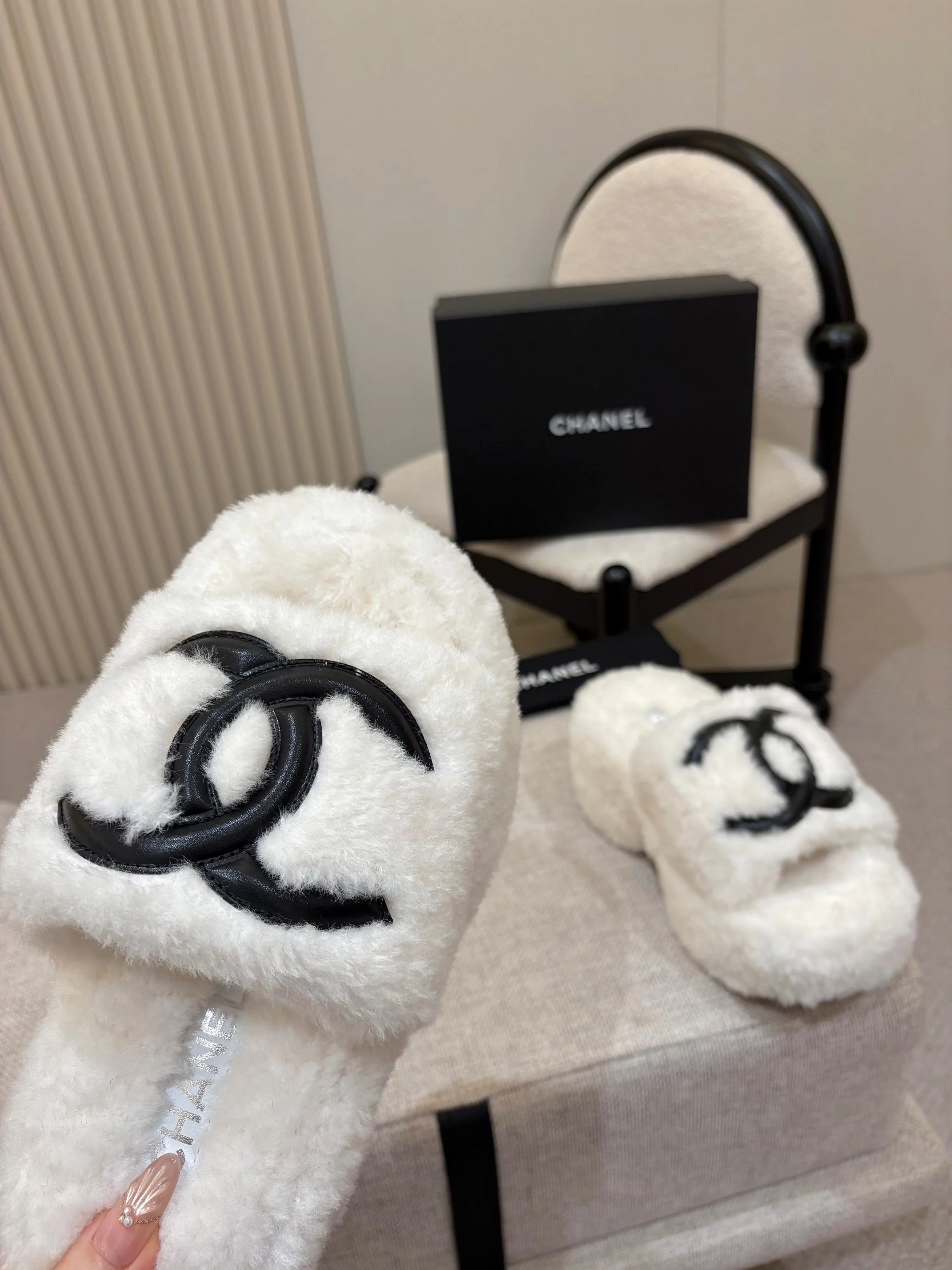 CHANEL Slides Wool Rubber White-Black EU35-40 B20202609110561 - Image 9