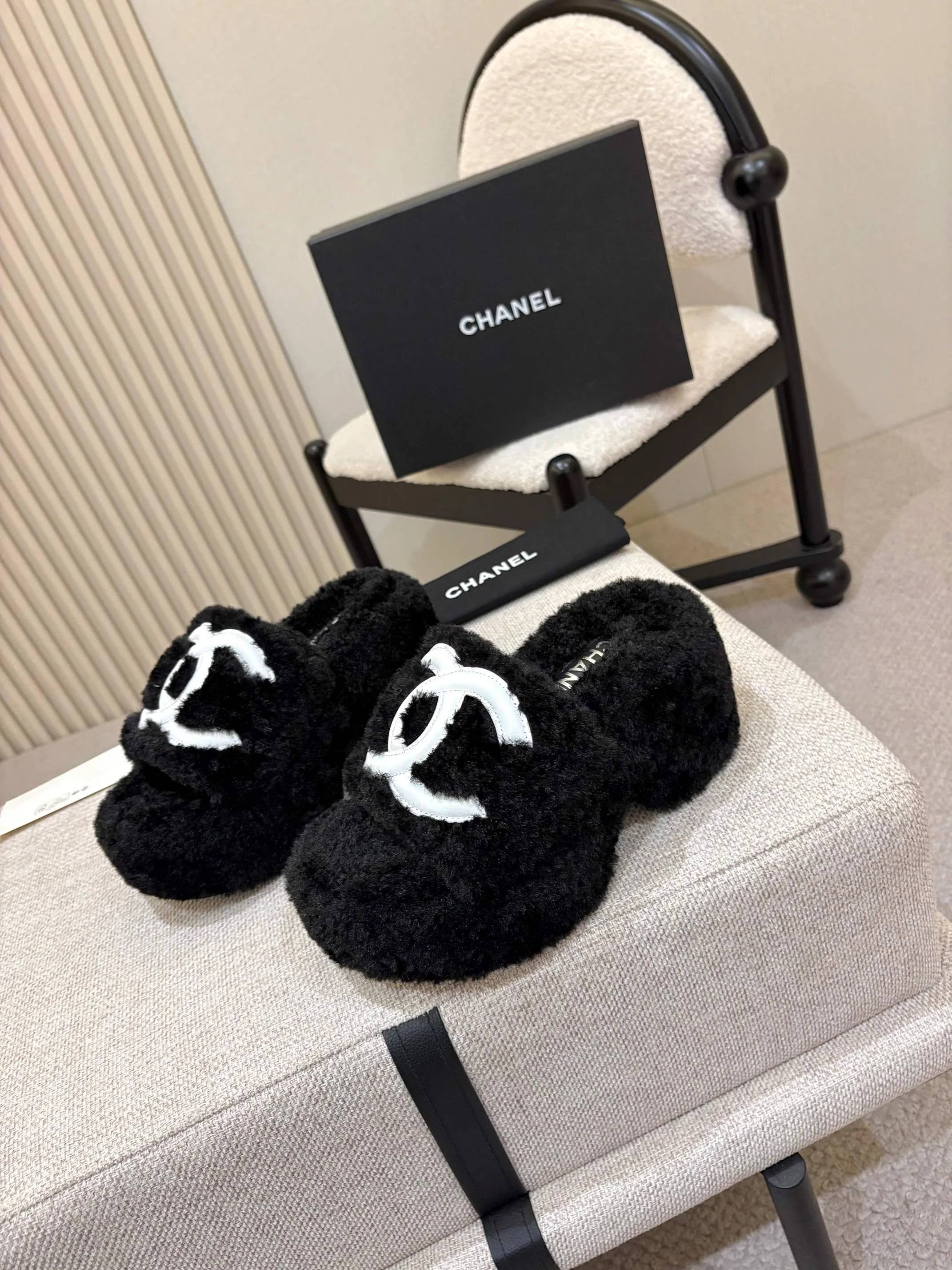 CHANEL Slippers Australian Wool Black-White EU35-40 B20202609110562