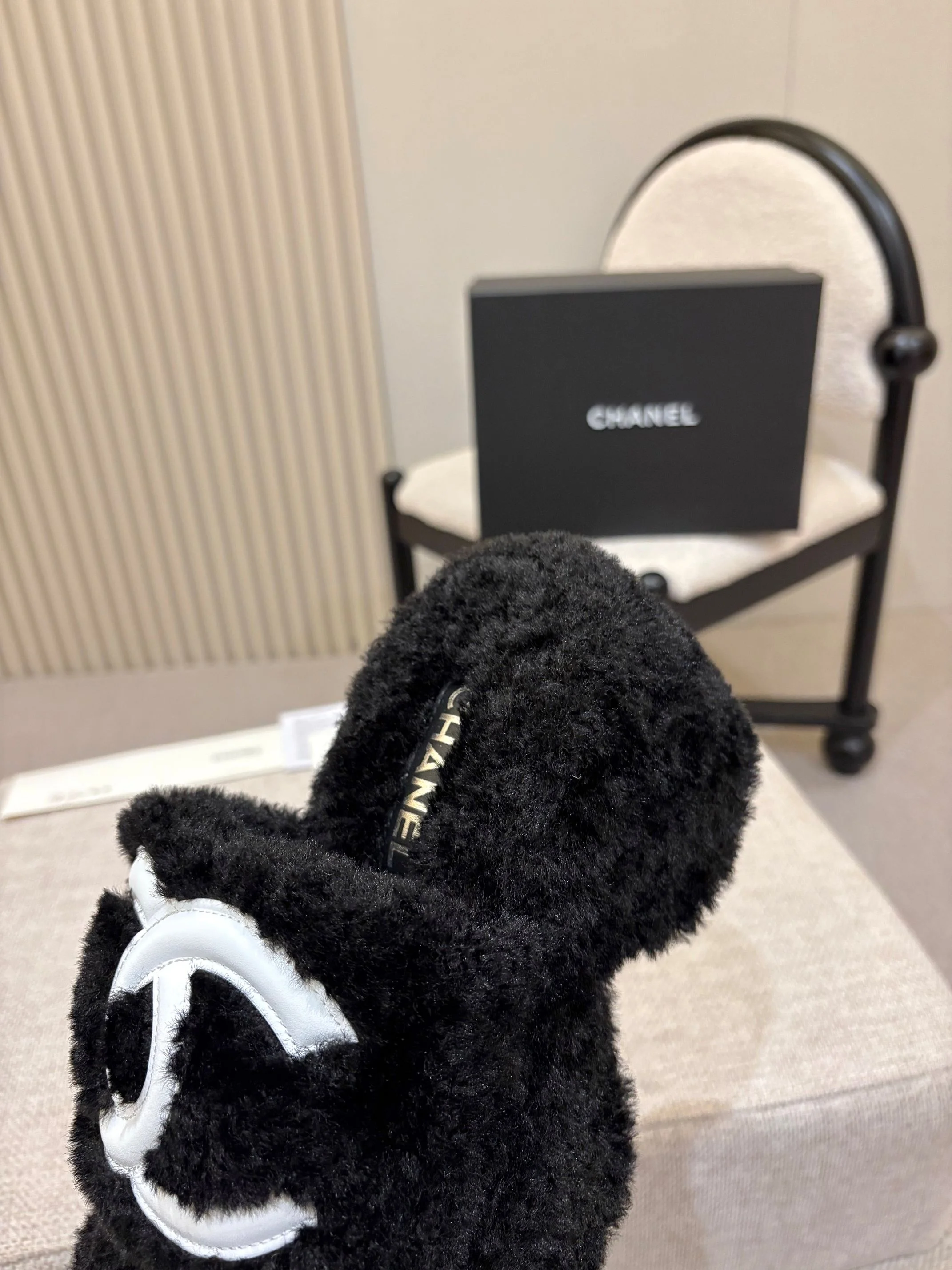 CHANEL Slippers Australian Wool Black-White EU35-40 B20202609110562 - Image 2