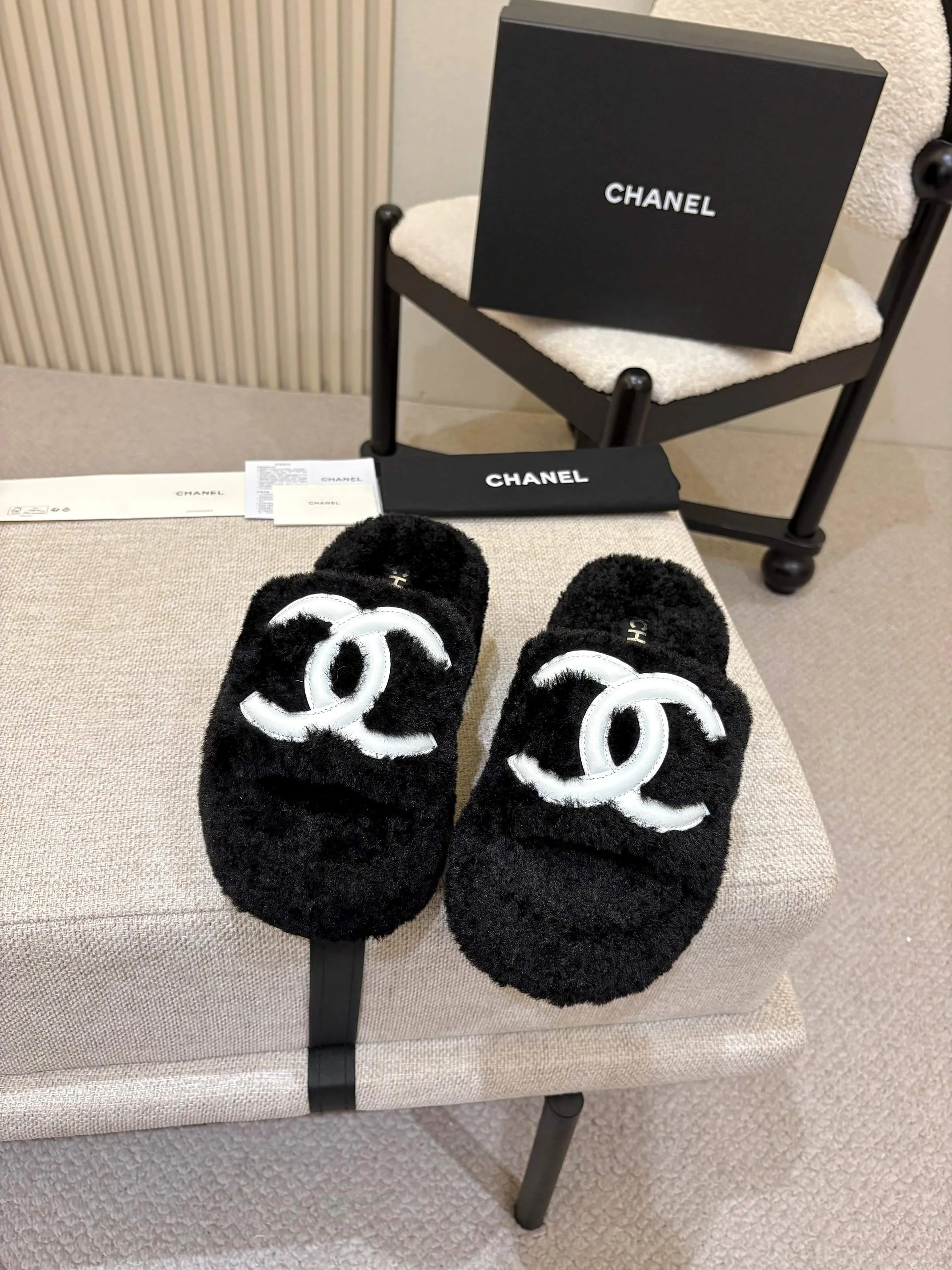 CHANEL Slippers Australian Wool Black-White EU35-40 B20202609110562 - Image 4