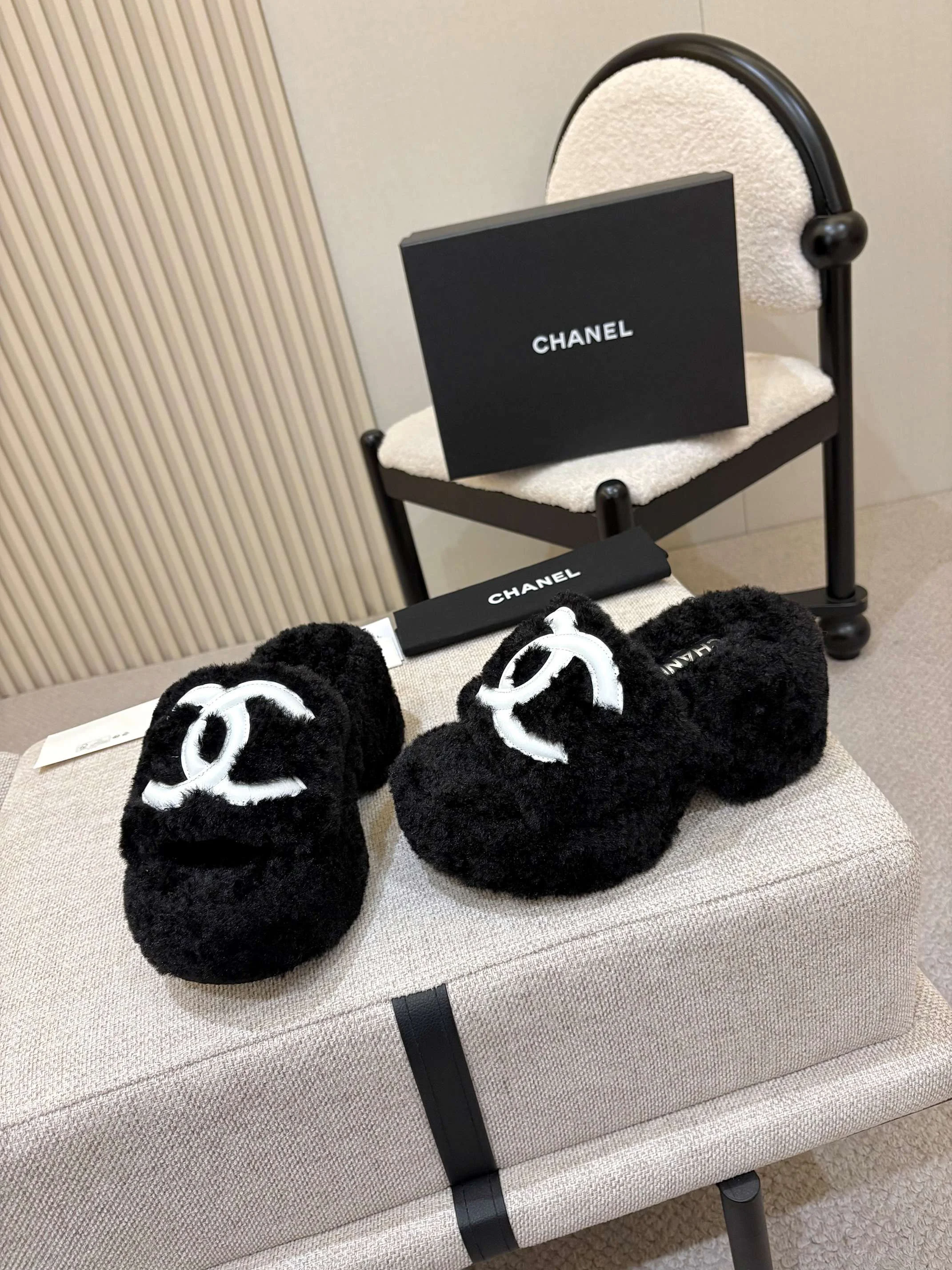 CHANEL Slippers Australian Wool Black-White EU35-40 B20202609110562 - Image 5