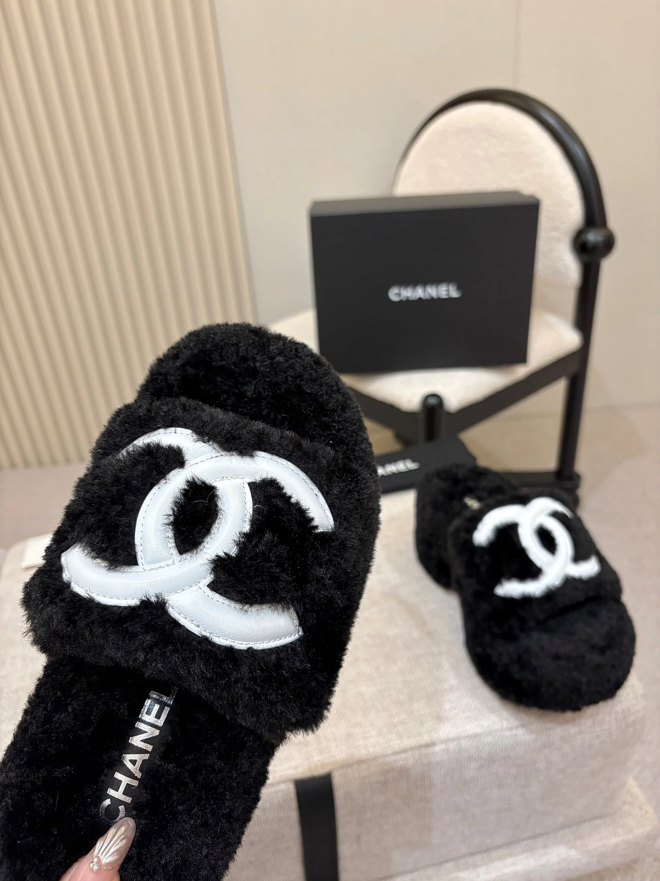 CHANEL Slippers Australian Wool Black-White EU35-40 B20202609110562 - Image 6