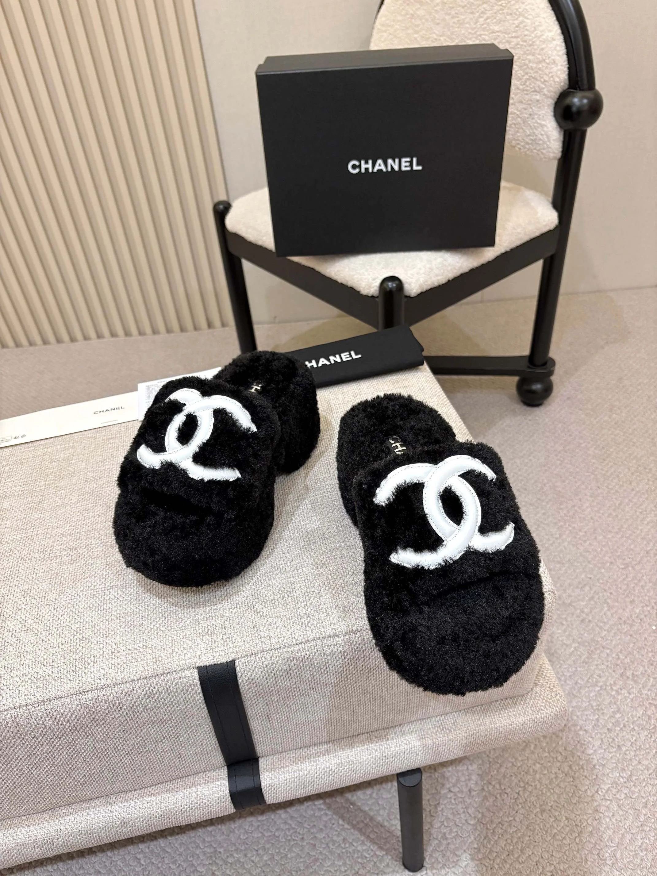 CHANEL Slippers Australian Wool Black-White EU35-40 B20202609110562 - Image 7