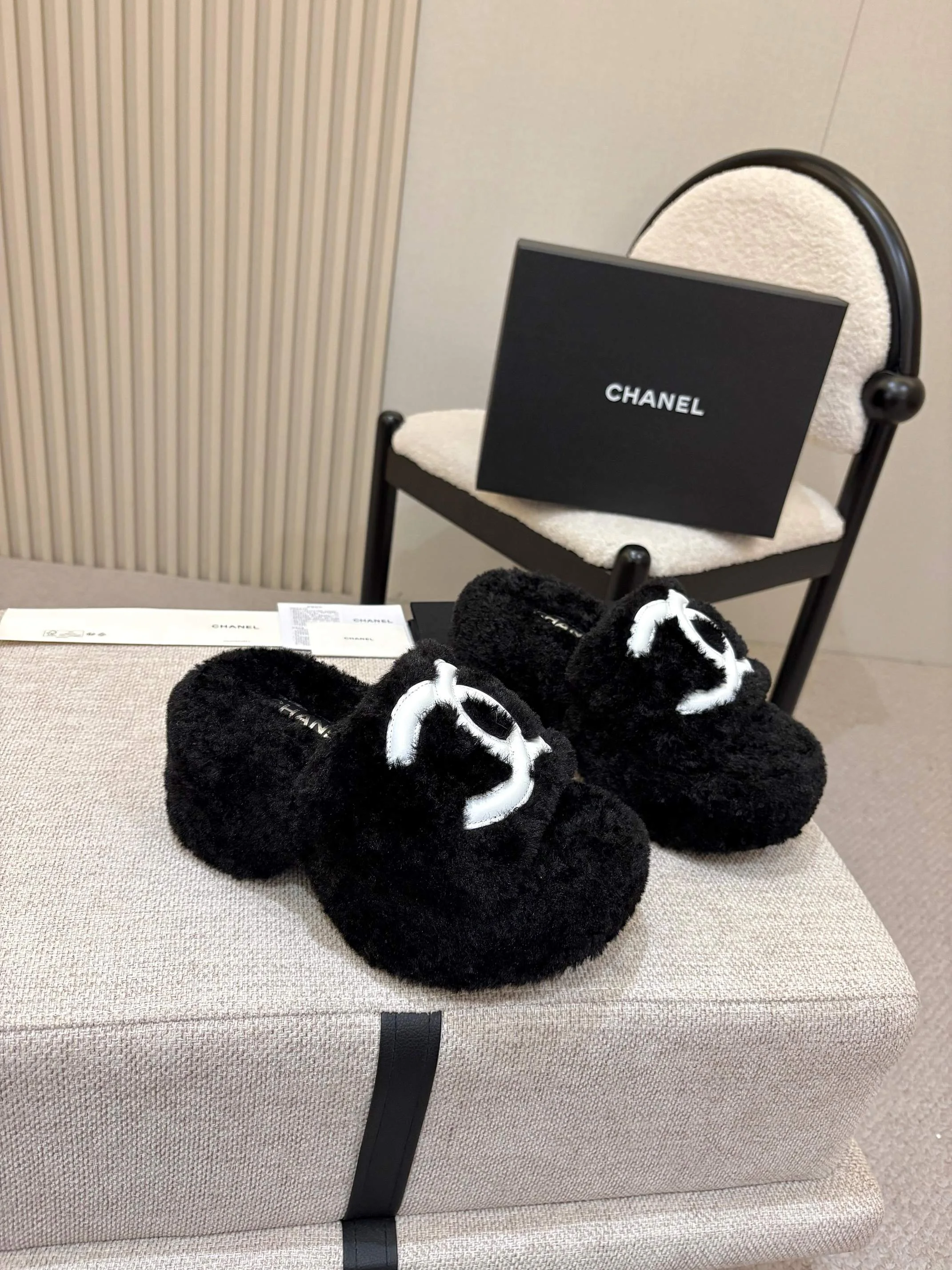 CHANEL Slippers Australian Wool Black-White EU35-40 B20202609110562 - Image 9