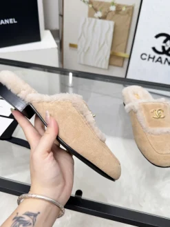 CHANEL Slippers Beige-Gold B40202609110261