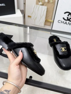 CHANEL Slippers Shearling Leather Black-Gold EU35-41 B40202609110257