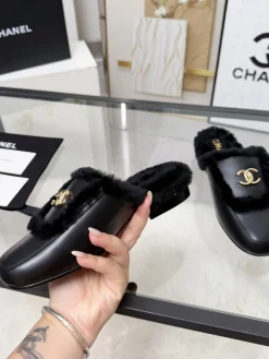 Alternative view of CHANEL Slippers Shearling Leather Black-Gold EU35-41 B40202609110257