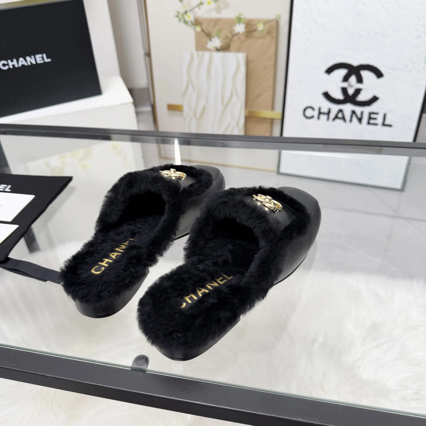 CHANEL Slippers Shearling Leather Black-Gold EU35-41 B40202609110257 - Image 6