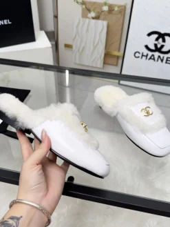 CHANEL Slippers Shearling Leather White-Gold EU35-41 B40202609110258