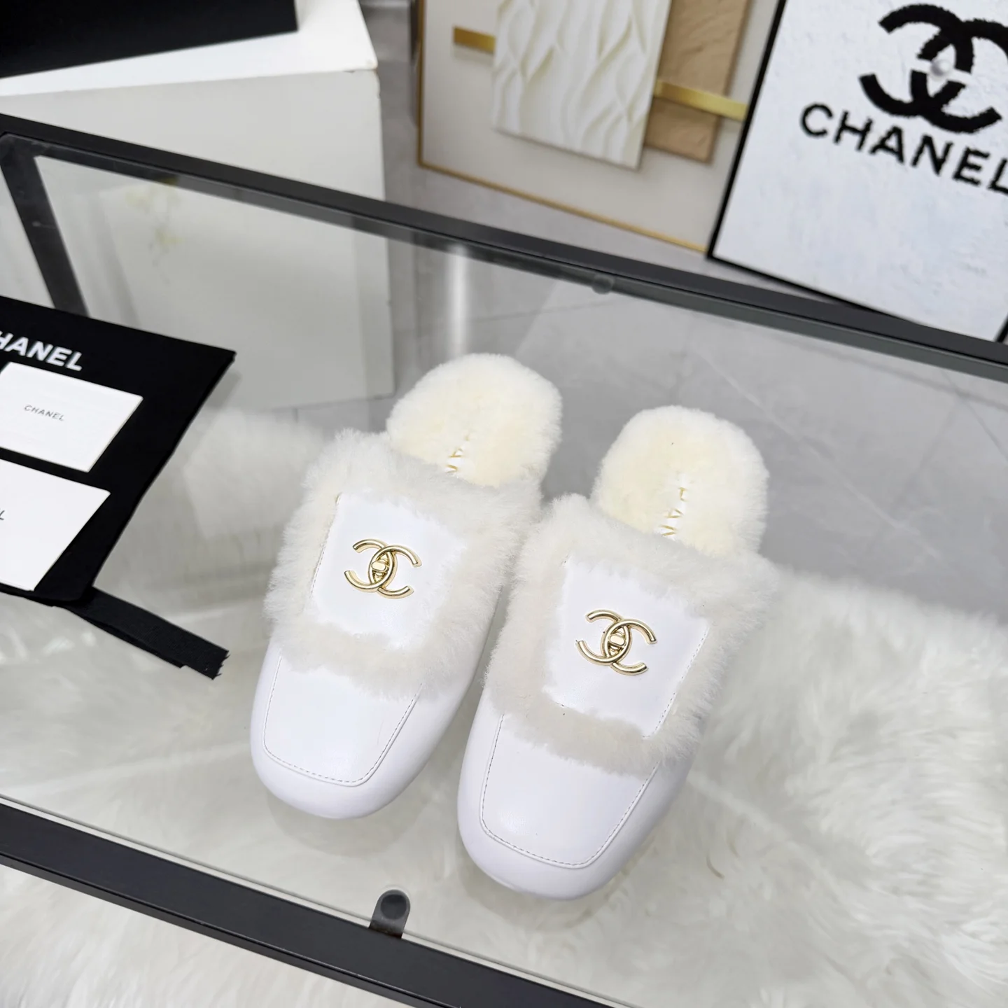 CHANEL Slippers Shearling Leather White-Gold EU35-41 B40202609110258 - Image 3