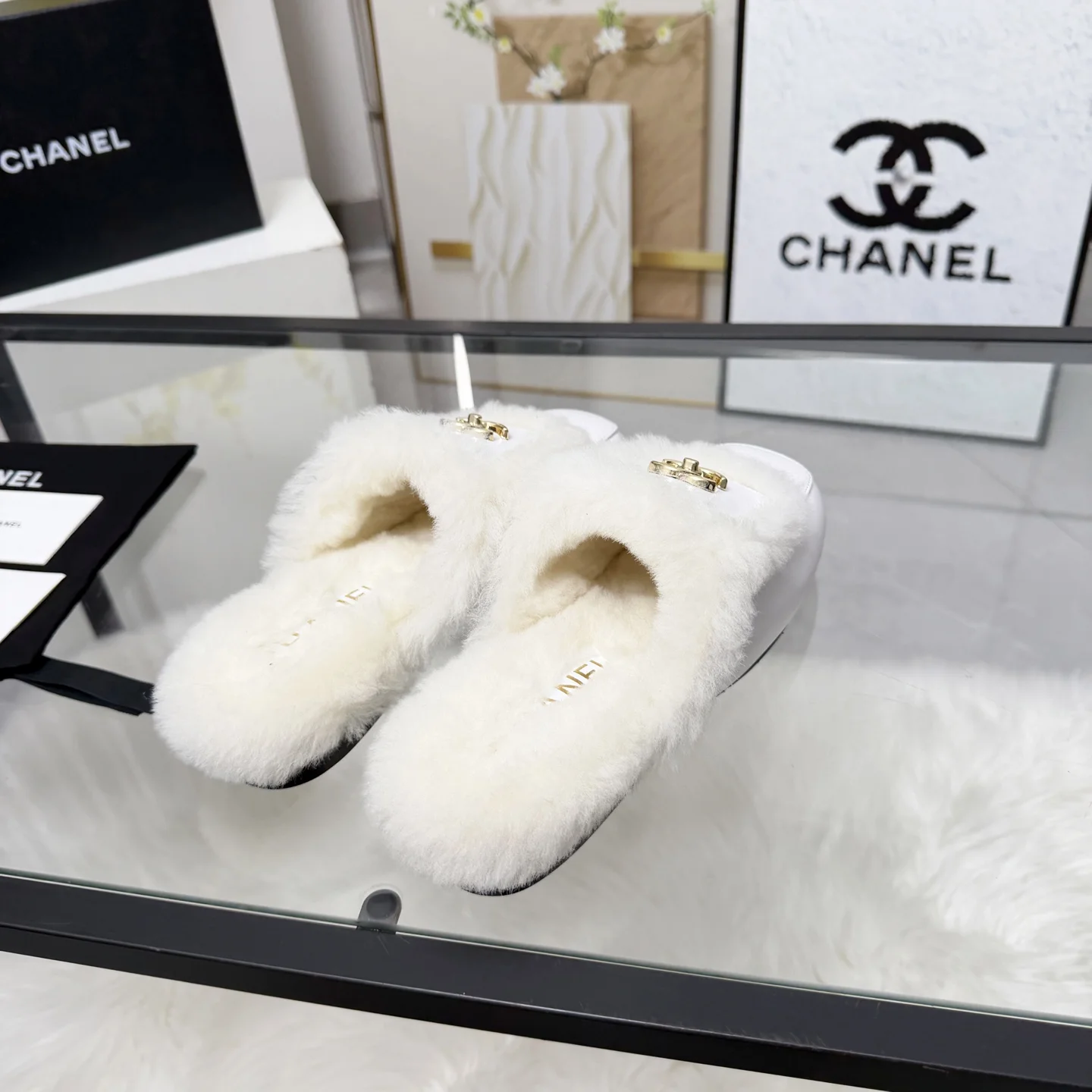 CHANEL Slippers Shearling Leather White-Gold EU35-41 B40202609110258 - Image 5