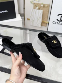 CHANEL Slippers Sheepskin Leather Black-Gold EU35-41 B40202609110262