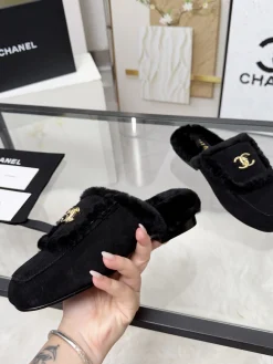 Alternative view of CHANEL Slippers Sheepskin Leather Black-Gold EU35-41 B40202609110262