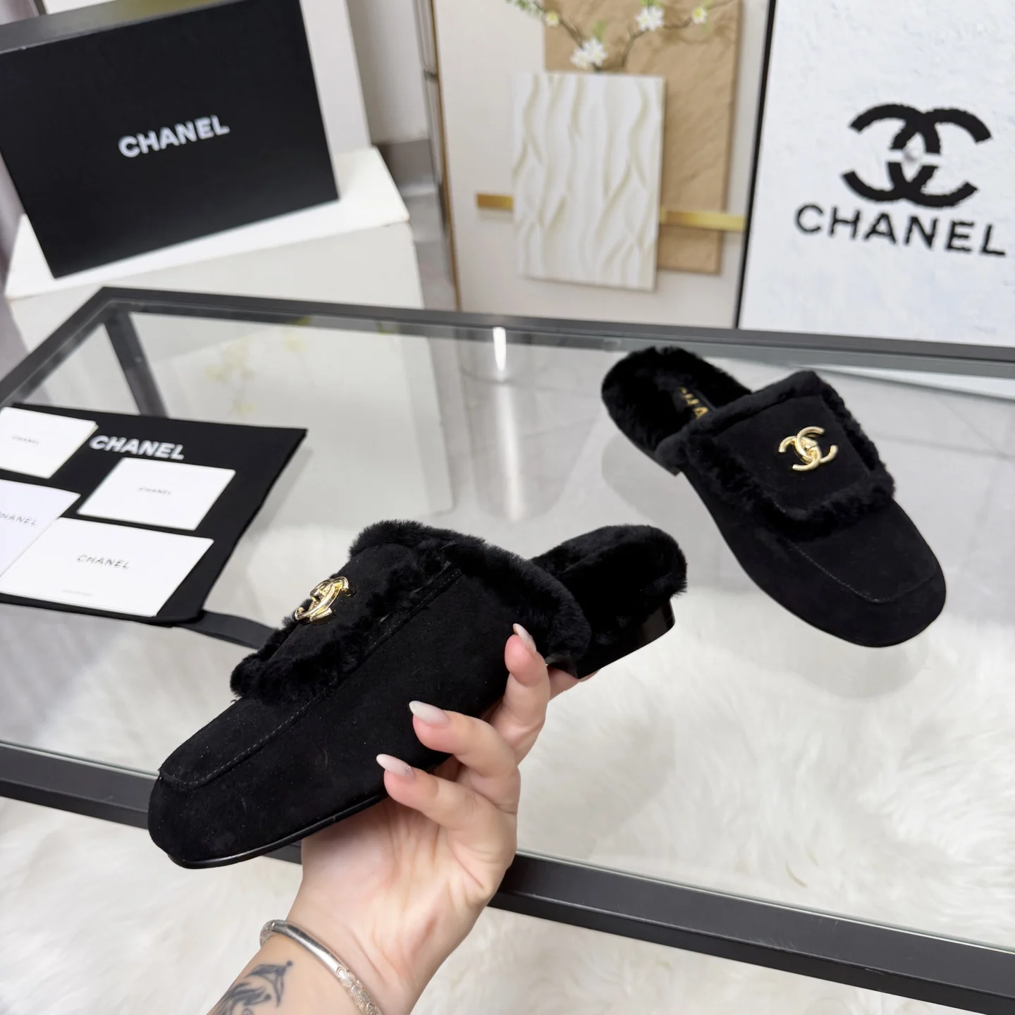 CHANEL Slippers Sheepskin Leather Black-Gold EU35-41 B40202609110262 - Image 2