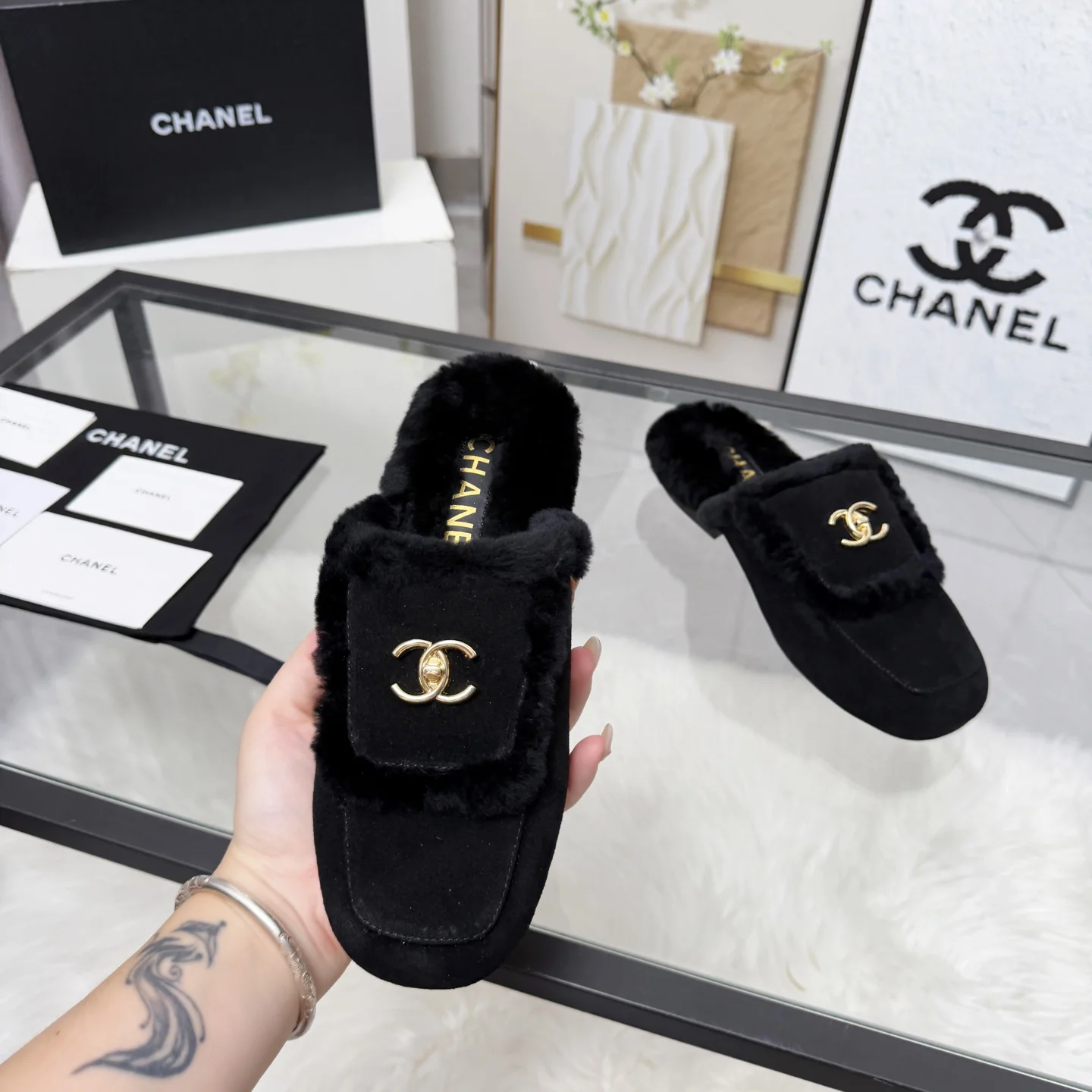 CHANEL Slippers Sheepskin Leather Black-Gold EU35-41 B40202609110262 - Image 4