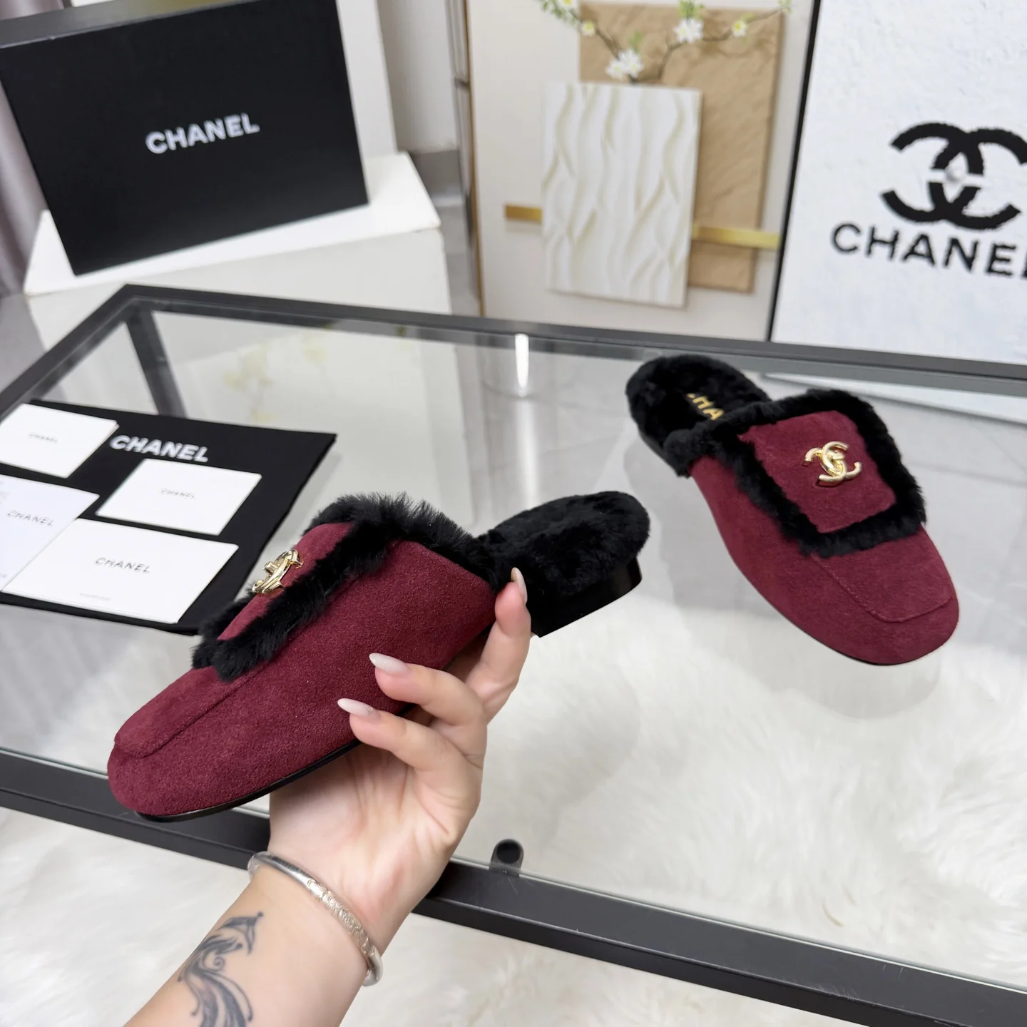 CHANEL Slippers Sheepskin Leather Burgundy-Black EU35-41 B40202609110259 - Image 2