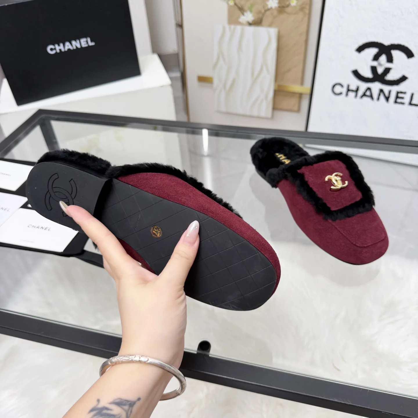 CHANEL Slippers Sheepskin Leather Burgundy-Black EU35-41 B40202609110259 - Image 9