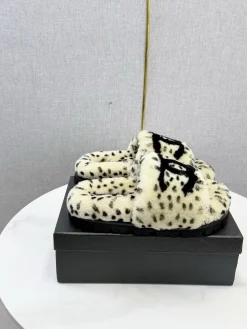 CHANEL Slippers Wool Rubber Cream-Black EU35-39 B60202609110590