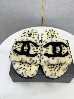 Alternative view of CHANEL Slippers Wool Rubber Cream-Black EU35-39 B60202609110590