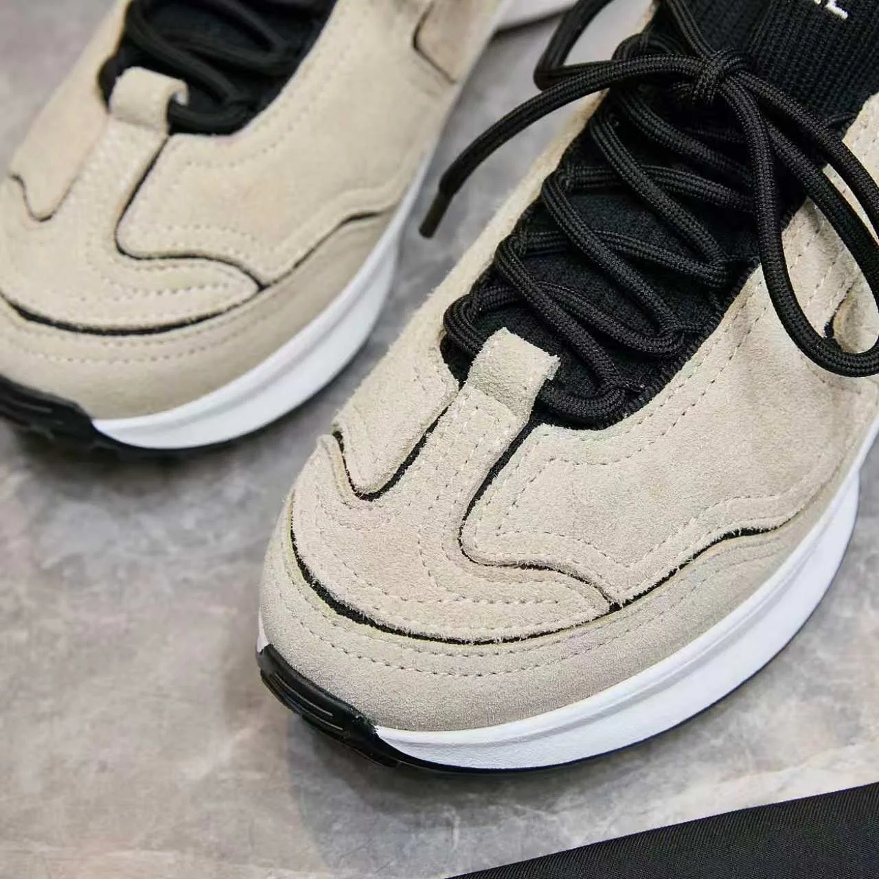 CHANEL Sneakers Beige-Black B80202609110573 - Image 8