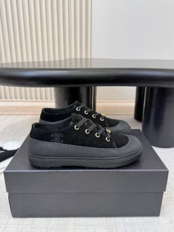 CHANEL Sneakers Leather Black-Gold EU35-40 B90202609112006