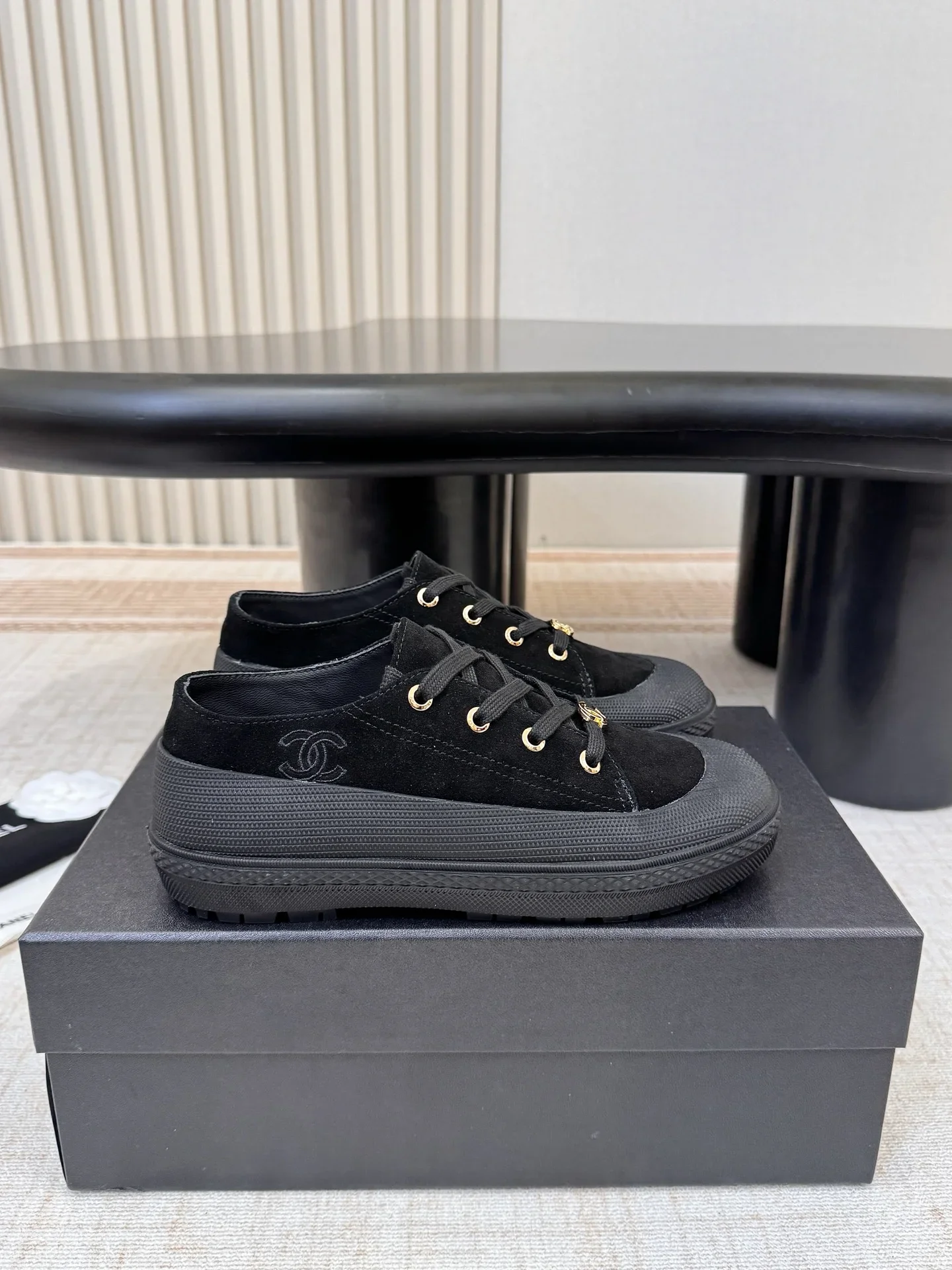 CHANEL Sneakers Leather Black-Gold EU35-40 B90202609112006