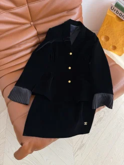 CHANEL Suits Black-Gold S-L D95202609060359