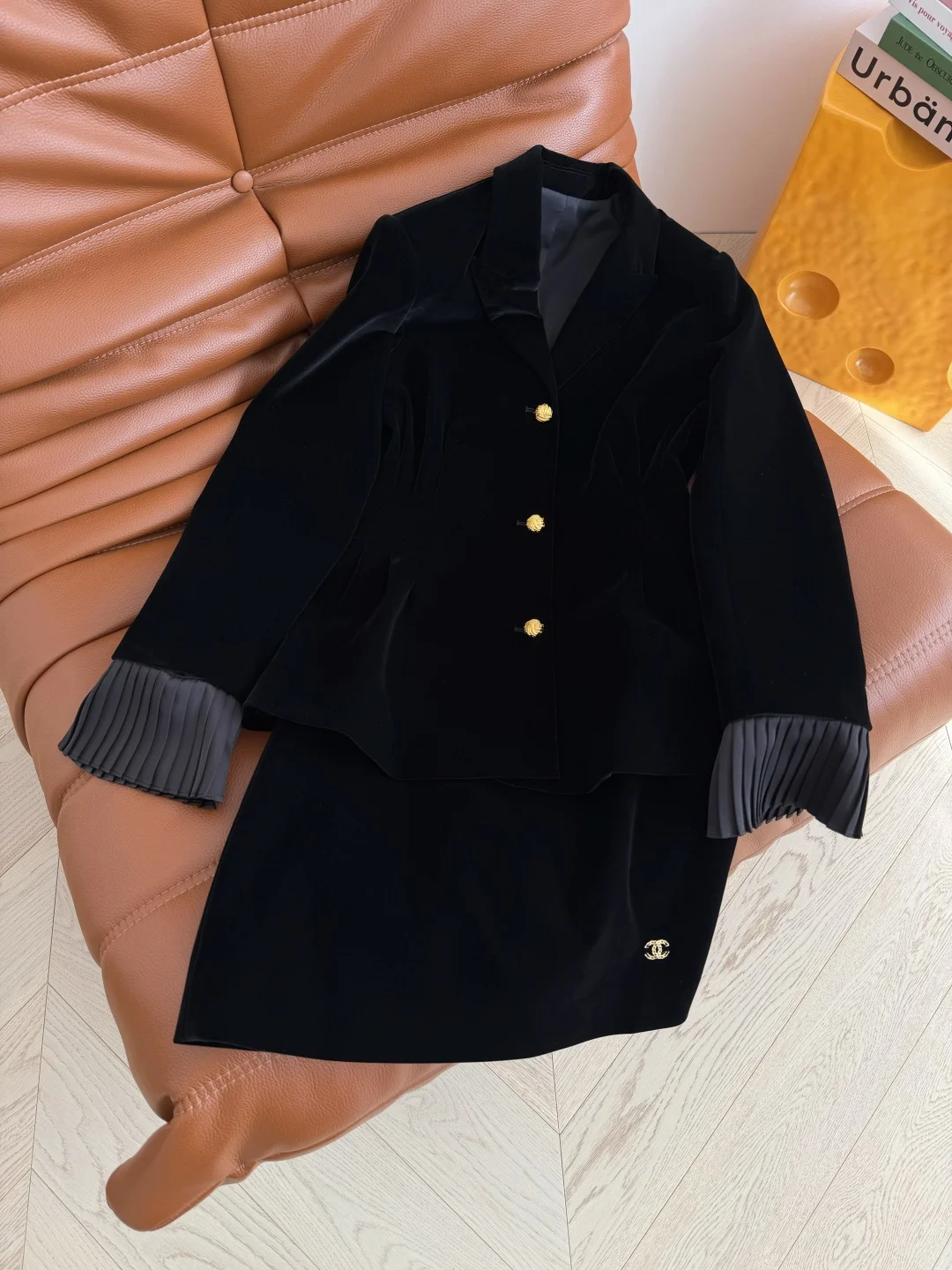 CHANEL Suits Black-Gold S-L D95202609060359