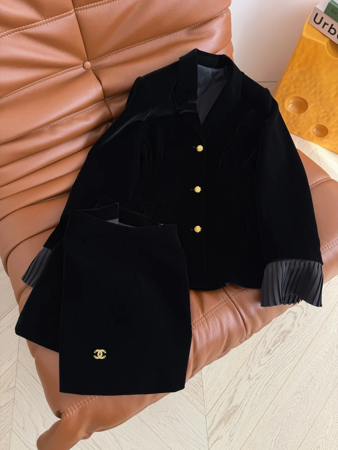 CHANEL Suits Black-Gold S-L D95202609060359 - Image 3