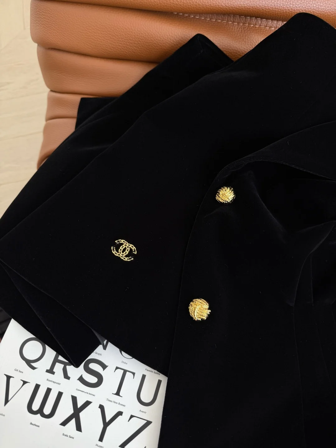 CHANEL Suits Black-Gold S-L D95202609060359 - Image 5