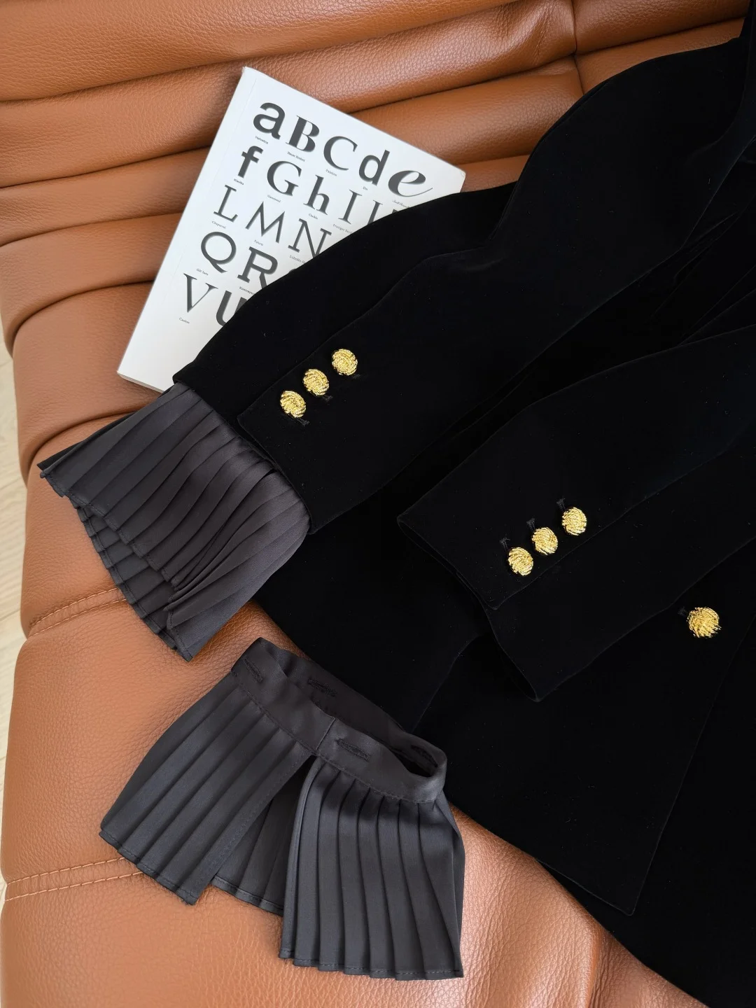 CHANEL Suits Black-Gold S-L D95202609060359 - Image 6