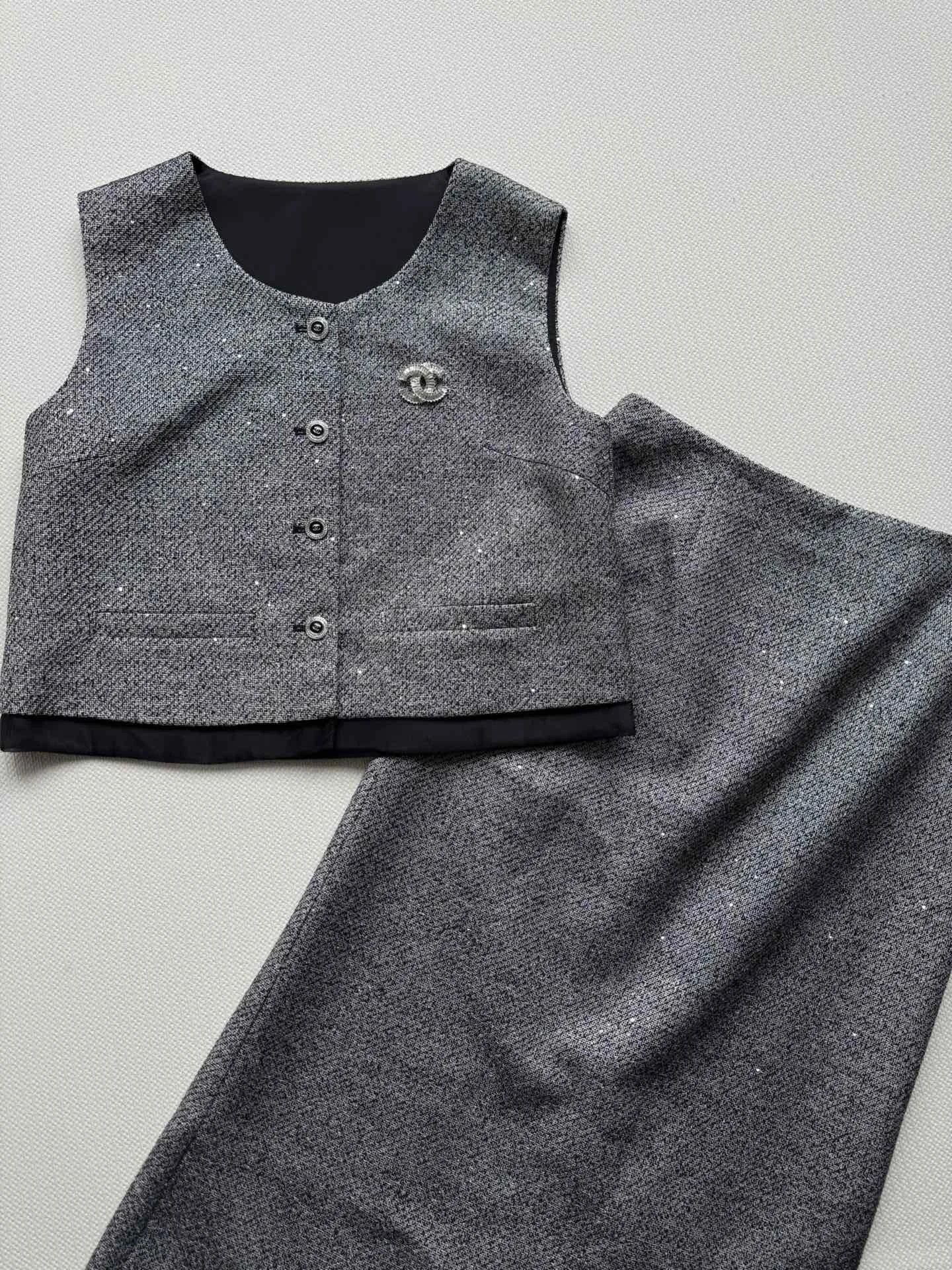 CHANEL Suits Gray-Black S-L C95202609063011
