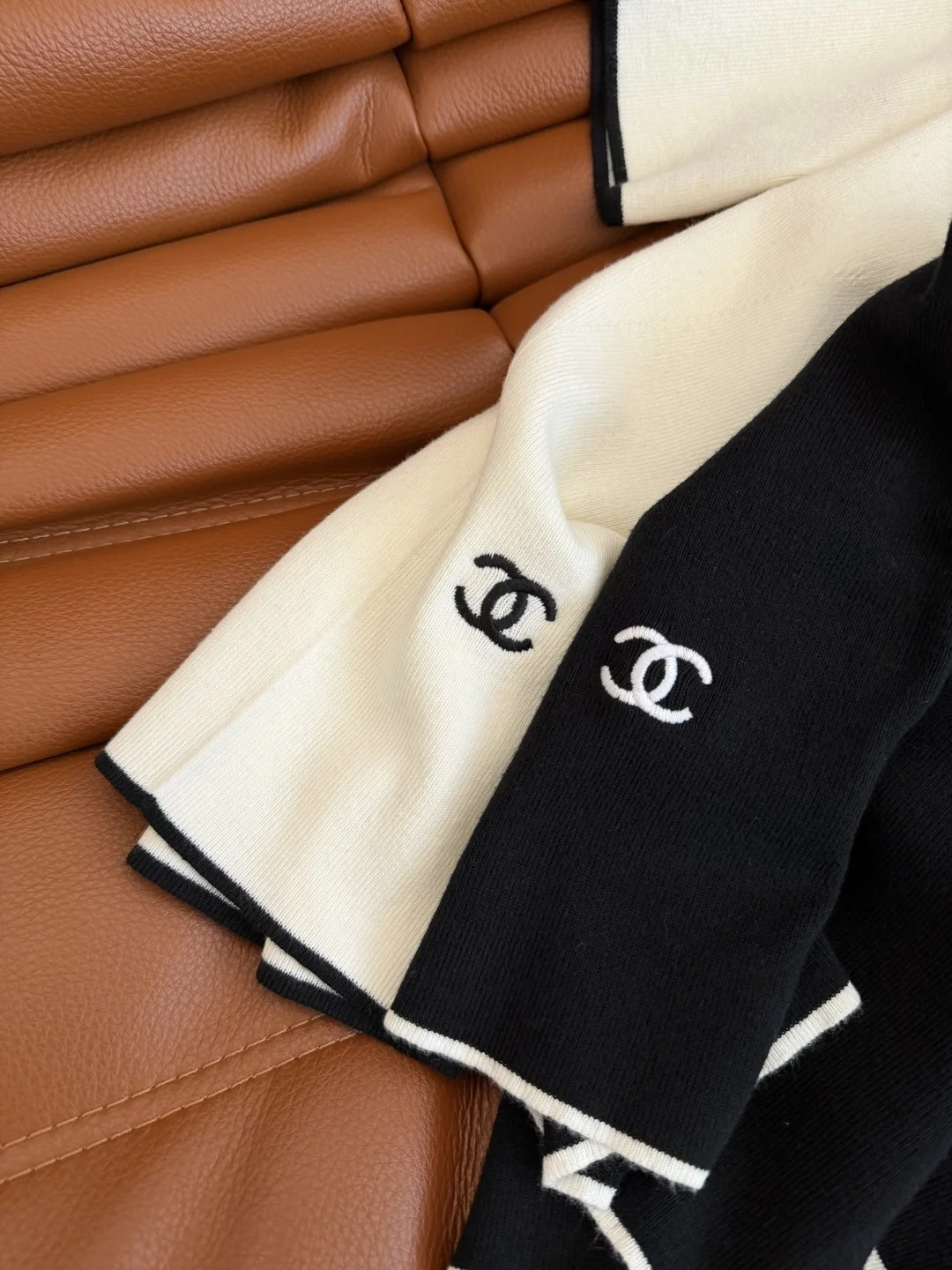 CHANEL Sweaters Black-White S-L B25202609063539 - Image 6