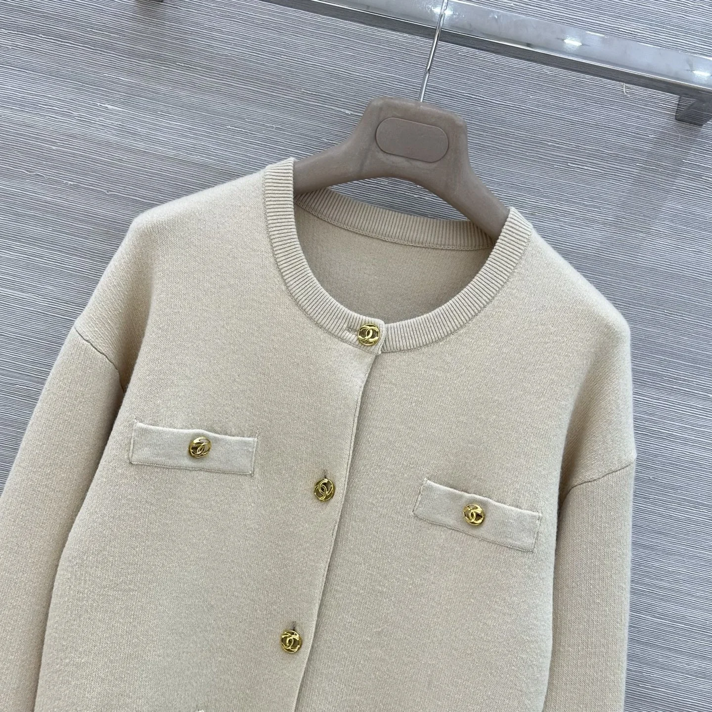 CHANEL Sweaters Cashmere Beige-Gold 36-40 D25202609062018 - Image 2