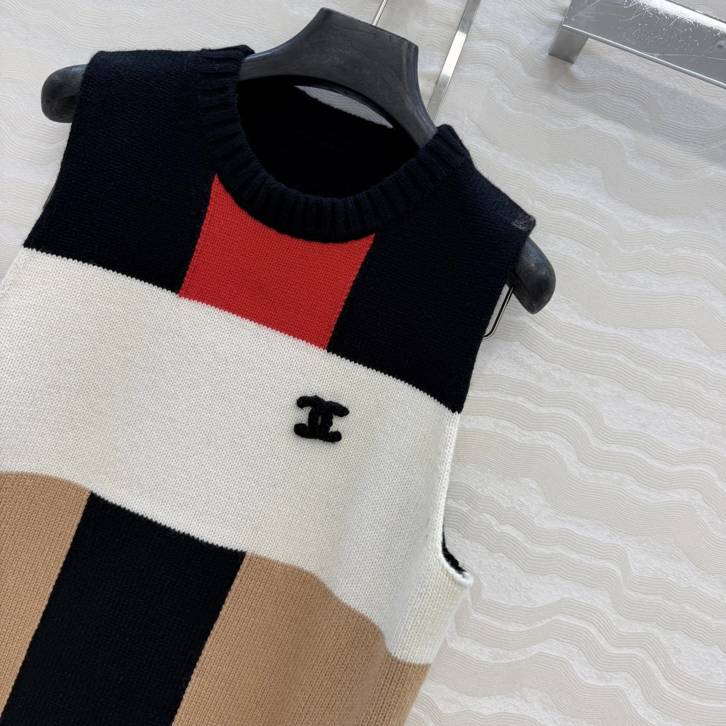 CHANEL Sweaters Cashmere Black-White-Red-Tan 36-40 B80202609061265 - Image 3