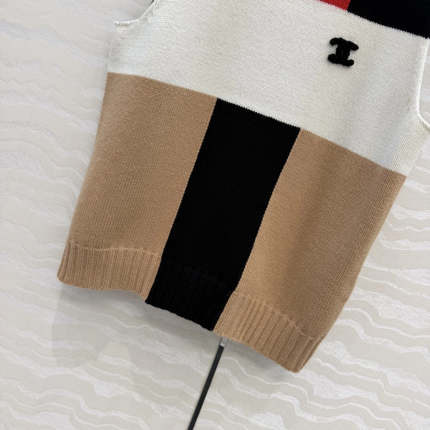 CHANEL Sweaters Cashmere Black-White-Red-Tan 36-40 B80202609061265 - Image 6