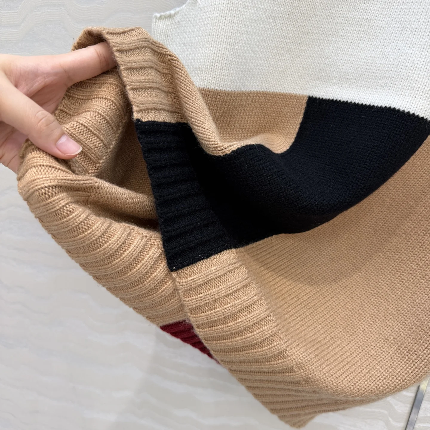 CHANEL Sweaters Cashmere Black-White-Red-Tan 36-40 B80202609061265 - Image 7