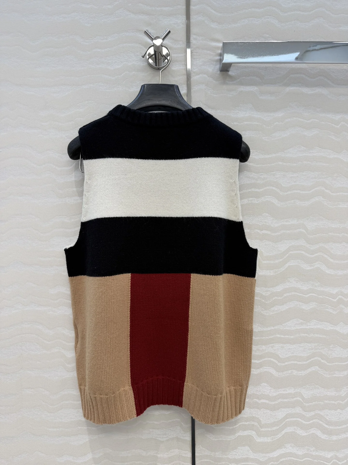 CHANEL Sweaters Cashmere Black-White-Red-Tan 36-40 B80202609061265 - Image 9