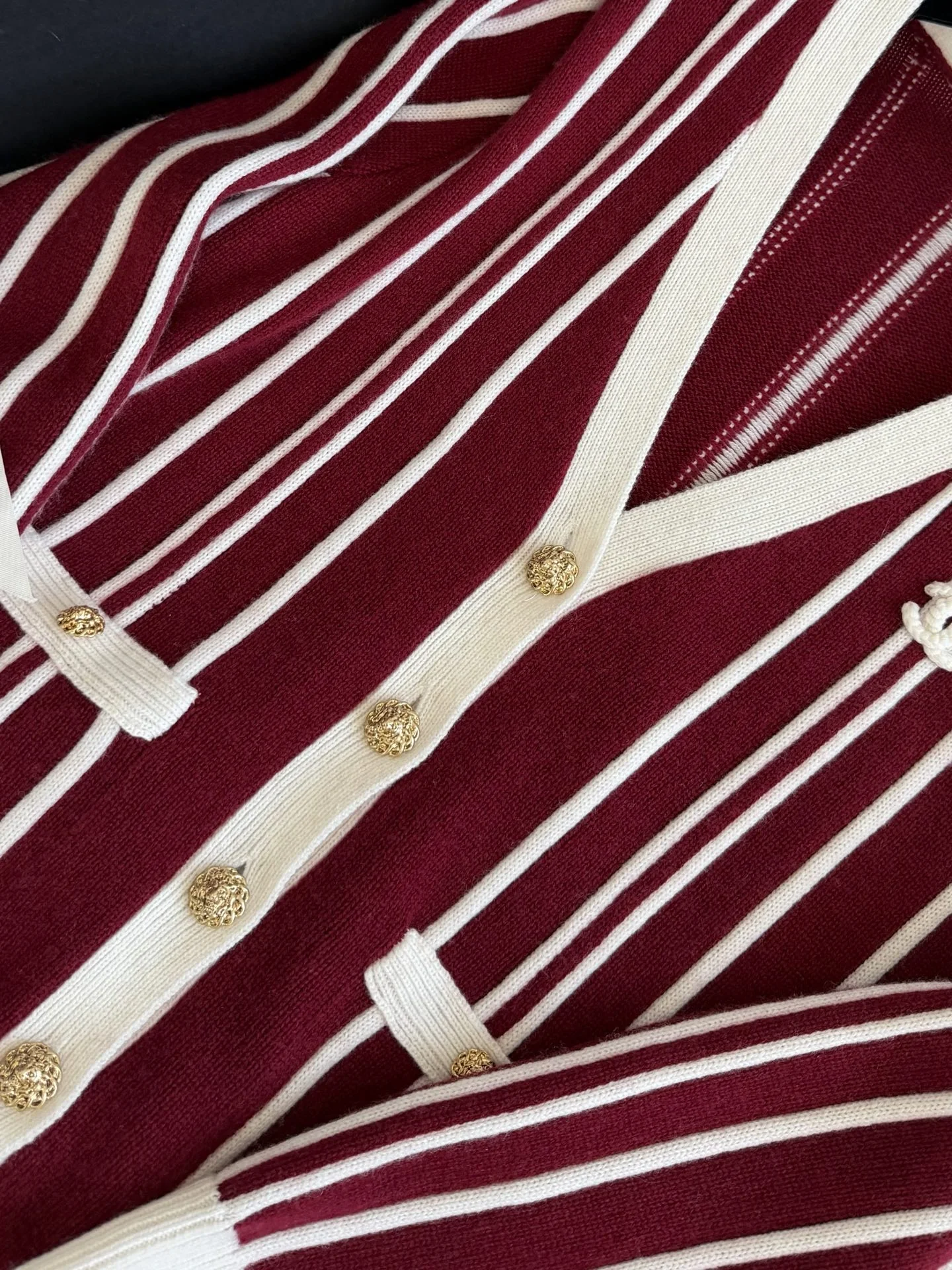 CHANEL Sweaters Cashmere Burgundy-White S-L C85202609060287 - Image 5
